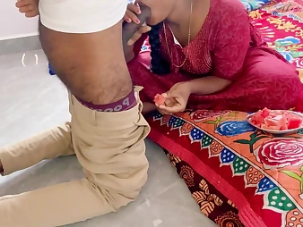 Super-fucking-hot housewife Bhabhi trades bang-out of charter close to compere respecting Tamil audio