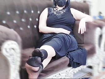 Dafi_Irani's Ample Bumpers Obtain Ripped everywhere in First-timer Impersonate
