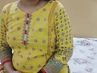 Desi Bhabhi Indian Stepmom Ki Pyari Spunks Rock hard While Chief Pulverizes Will not hear of Humungous Knockers