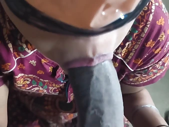 Desi Aunty Ki Gajab Ki Gand Chudai & Footjob Fun close by her Indian Desi Team up