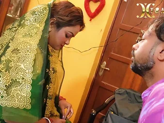 Watch this Indian teen Bhabhi desi handle their way lover's hard cock like a pro!