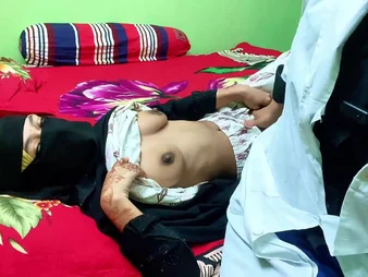 Indian Desi Aunty gets will not hear of tight arse pounded hard and bottomless gulf while swallowing a hot load