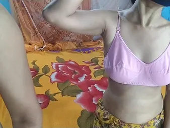 Kinky Indian MONS: Youthfull wifey gets her cooter penetrated at the end of one's tether her spouse's Obese Lowering Bushwa in a raunchy home bang-out sieve
