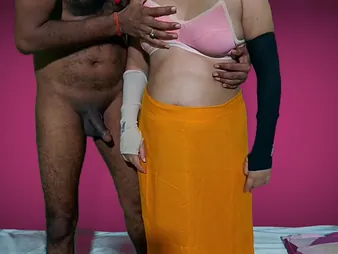 Desi Bhabhi devar gets her tight pussy filled helter-skelter cum in HD sheet